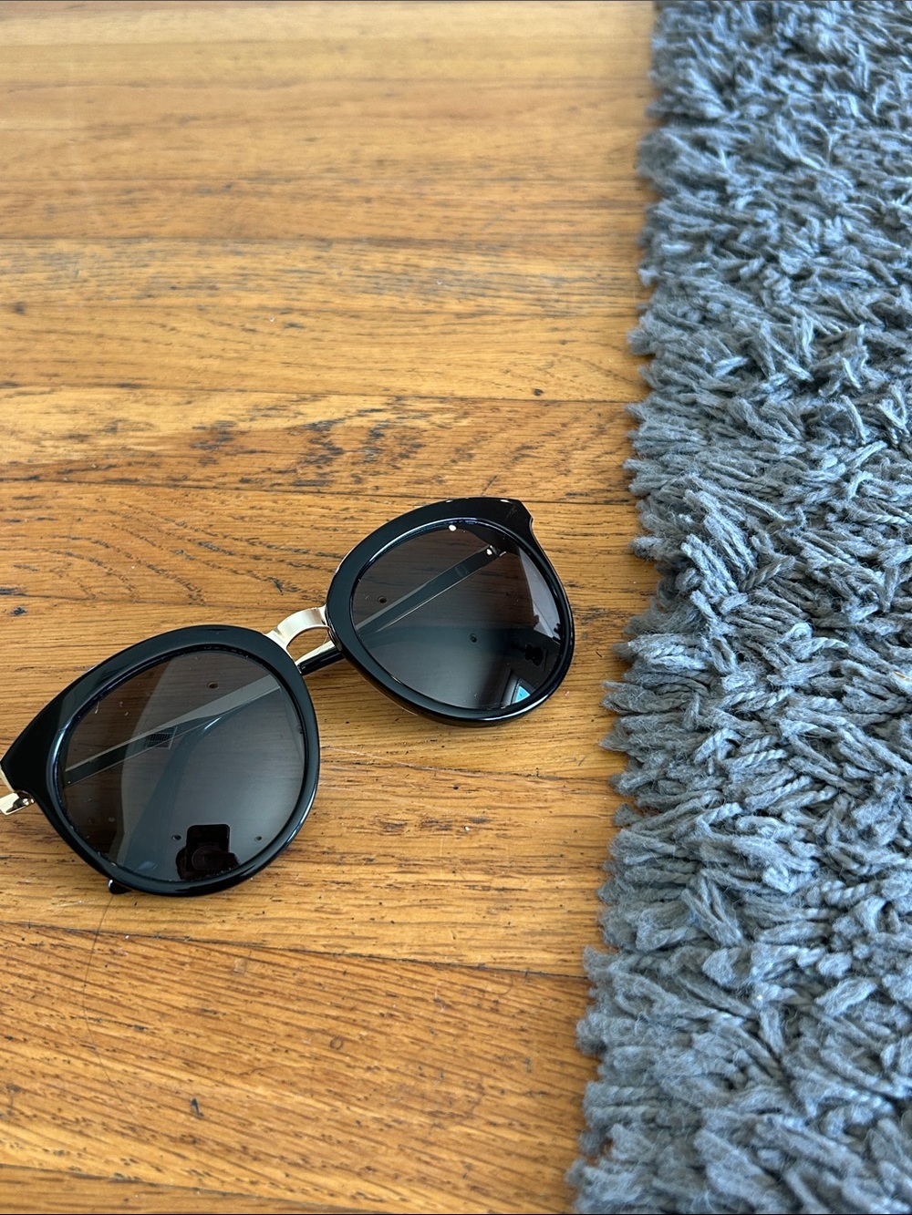 Gentle Monster Round Mirrored Lovesome One Sunglasses Black Round  w Gold Bridge